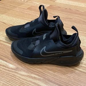 Nike Flex Runner 2.  Size 2 youth